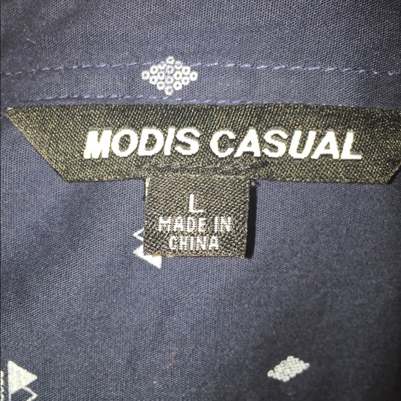 Men Button-Down Size large- Cart A - Picture 4 of 4